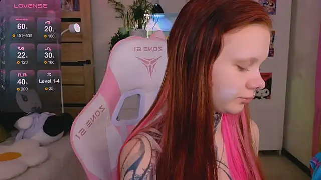 Snapshot of Britney_Lynch chatting on November 2025 10:10:02 PM Britney Lynch online show from November 2025 10:10:02 PM