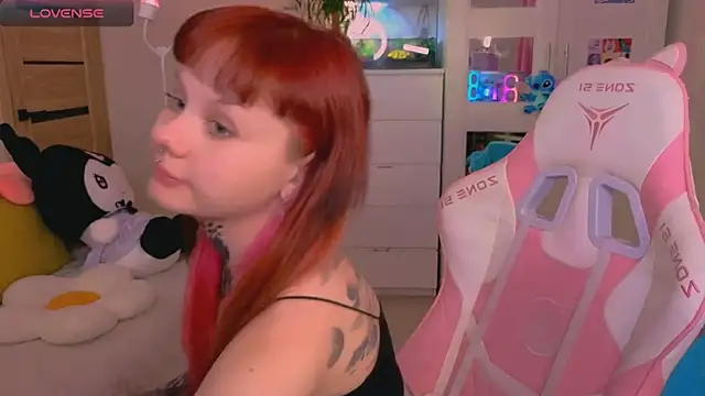 Snapshot of Britney_Lynch chatting on November 2025 09:59:01 PM Britney Lynch online show from November 2025 09:59:01 PM