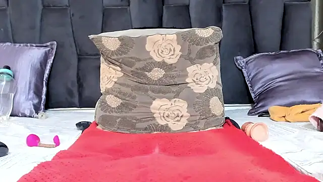 hot milkbitch online show from March 2025 03:25:01 PM