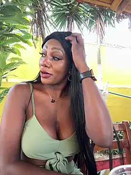 Snapshot of SUUKAM chatting on January 2025 04:59:02 PM SUUKAM online show from January 2025 04:59:02 PM