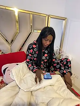 Snapshot of SUUKAM chatting on February 2025 06:52:01 PM SUUKAM online show from February 2025 06:52:01 PM