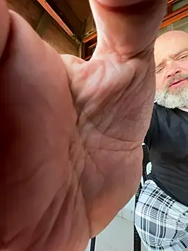 Snapshot of SUUKAM chatting on March 2025 01:40:02 PM SUUKAM online show from March 2025 01:40:02 PM