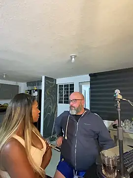 Snapshot of SUUKAM chatting on March 2025 01:00:01 AM SUUKAM online show from March 2025 01:00:01 AM