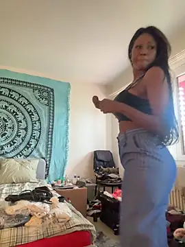 Snapshot of SUUKAM chatting on September 2025 11:21:02 AM SUUKAM online show from September 2025 11:21:02 AM