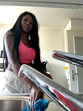 Snapshot of SUUKAM chatting on September 2025 09:20:01 AM SUUKAM online show from September 2025 09:20:01 AM