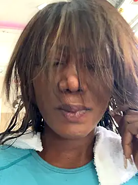 Snapshot of SUUKAM chatting on December 2025 06:24:02 PM SUUKAM online show from December 2025 06:24:02 PM