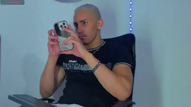 MikeRoss7777 online show from January 2025 04:20:01 AM