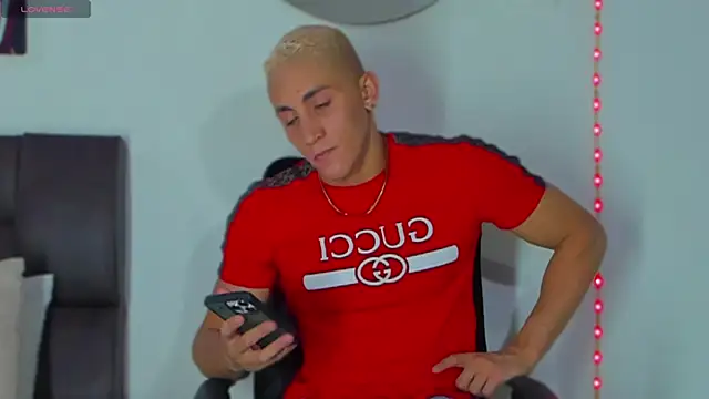 MikeRoss7777 online show from February 2025 12:08:02 AM