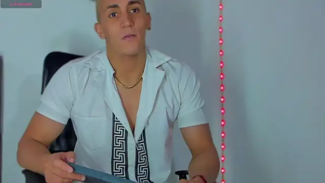 MikeRoss7777 online show from February 2025 10:03:02 PM