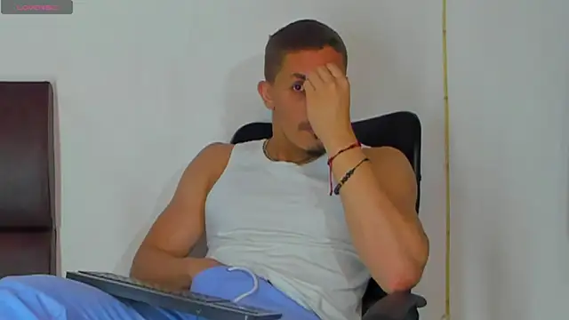 MikeRoss7777 online show from October 2025 09:36:01 PM