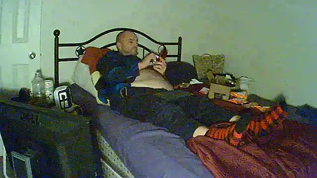 caressonnous online show from December 2024 10:45:01 PM