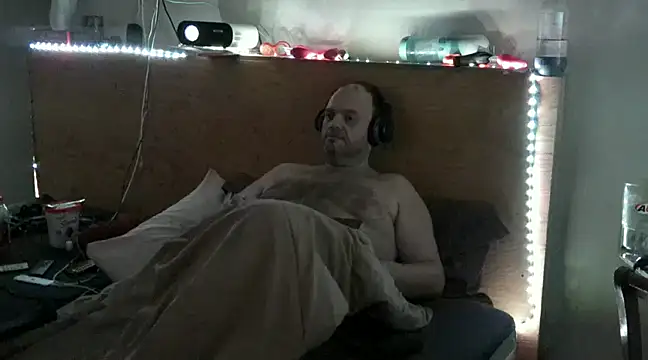 caressonnous online show from February 2025 07:23:02 PM