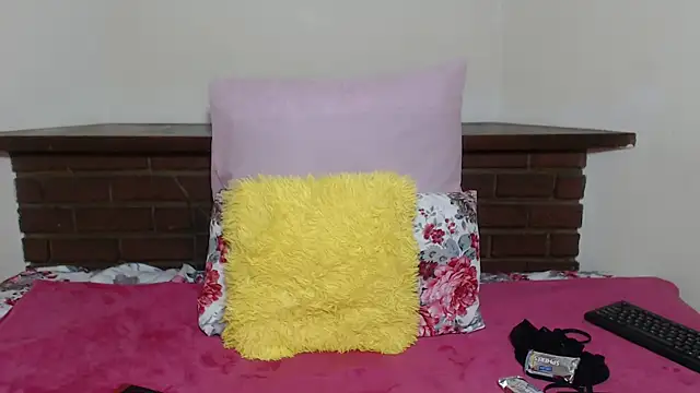 Snapshot of Yelowbone chatting on February 2025 11:17:02 AM Yelowbone online show from February 2025 11:17:02 AM