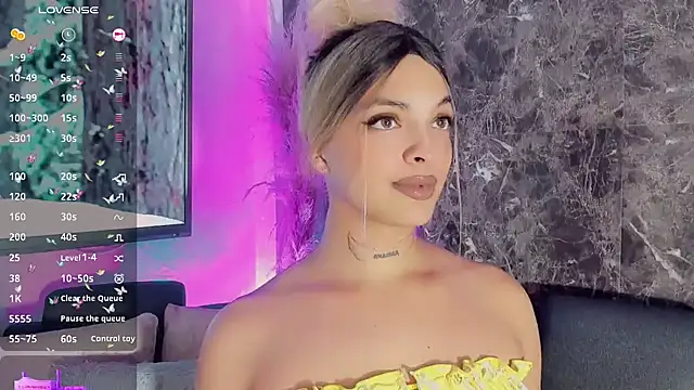 Emmaa Saenz  online show from February 2025 11:15:02 PM