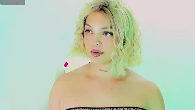 Emmaa Saenz  online show from March 2026 11:31:02 PM