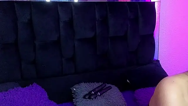 agatha lovee online show from September 2025 05:46:02 PM