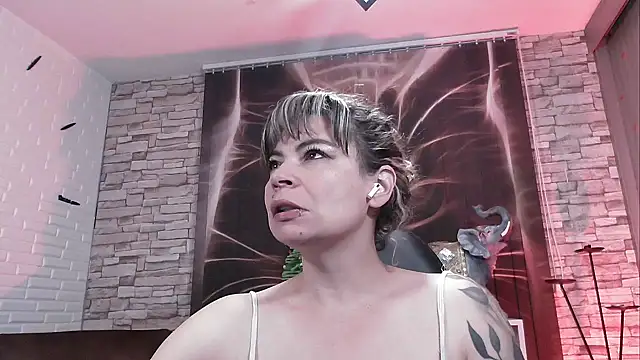 Snapshot of charlotedoll chatting on December 2024 04:02:02 AM charlotedoll online show from December 2024 04:02:02 AM