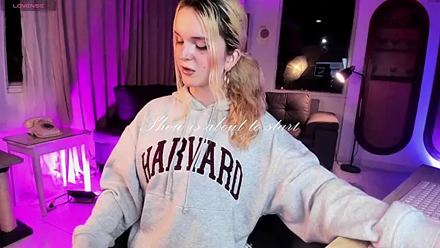 misschloe   online show from January 2025 11:55:01 PM