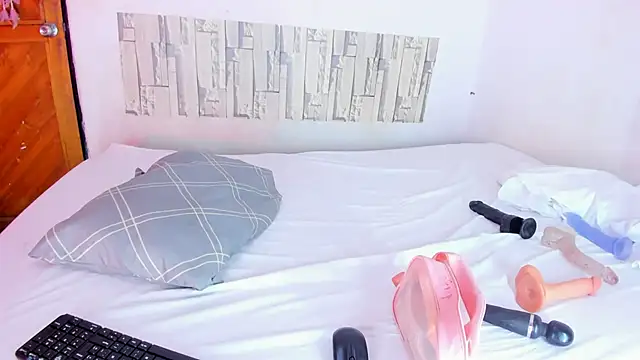 Emily Coper18 online show from March 2025 11:31:01 PM