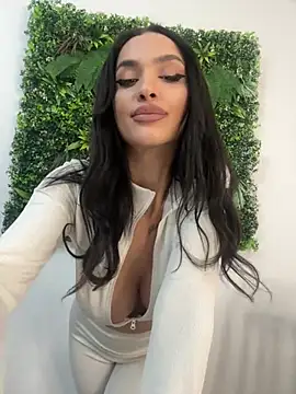 Snapshot of AylinRoss chatting on December 2024 12:04:01 PM AylinRoss online show from December 2024 12:04:01 PM