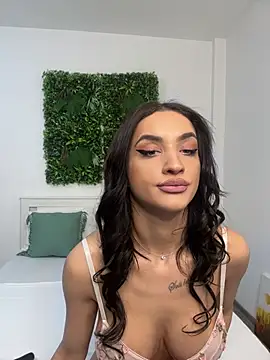 Snapshot of AylinRoss chatting on January 2025 06:53:02 AM AylinRoss online show from January 2025 06:53:02 AM