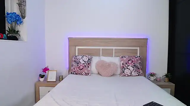 Snapshot of AylinRoss chatting on December 2025 08:37:02 PM AylinRoss online show from December 2025 08:37:02 PM