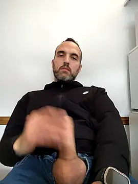 leon3875 online show from December 2025 03:32:01 PM