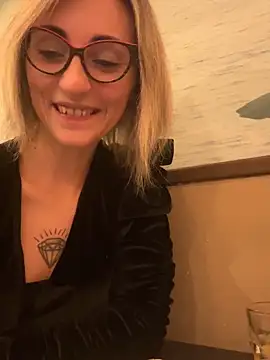 Snapshot of sexy_blondie92 chatting on December 2025 07:53:02 PM sexy blondie92 online show from December 2025 07:53:02 PM