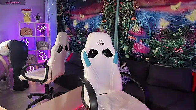 TiffanyBatson online show from February 2025 03:13:02 AM