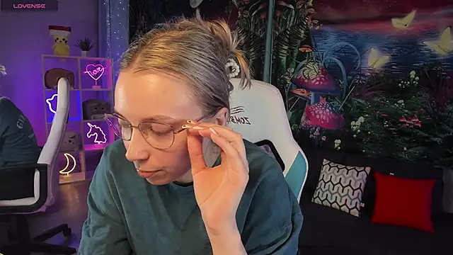 TiffanyBatson online show from March 2025 06:33:02 AM