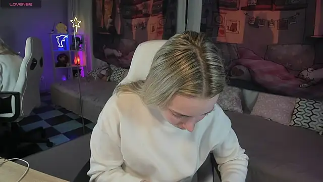 TiffanyBatson online show from March 2025 05:16:01 AM