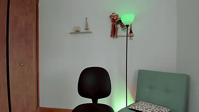 Snapshot of Lilabril chatting on December 2024 05:43:02 PM Lilabril online show from December 2024 05:43:02 PM