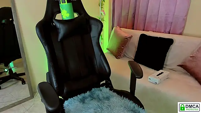 Snapshot of Lilabril chatting on March 2025 04:01:02 PM Lilabril online show from March 2025 04:01:02 PM