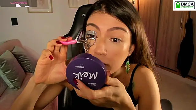 Snapshot of Lilabril chatting on November 2025 02:41:02 PM Lilabril online show from November 2025 02:41:02 PM