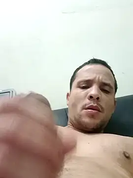 Snapshot of fmpfernando chatting on February 2026 01:47:02 AM fmpfernando online show from February 2026 01:47:02 AM