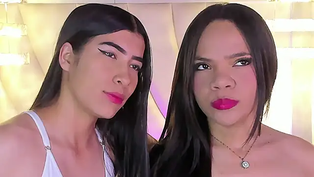 Snapshot of siara_and_zoe chatting on July 2026 11:09:02 PM siara and zoe online show from July 2026 11:09:02 PM