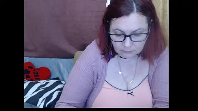 Snapshot of PlayfullMature chatting on April 2026 08:48:01 PM PlayfullMature online show from April 2026 08:48:01 PM