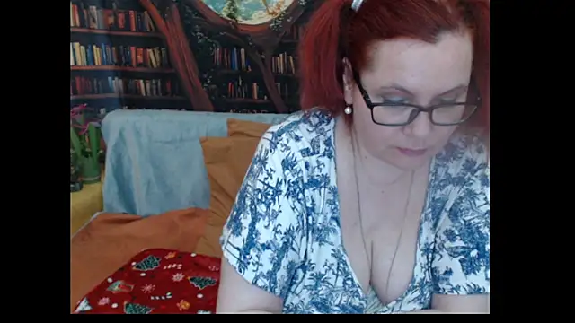 Snapshot of PlayfullMature chatting on June 2026 04:05:01 PM PlayfullMature online show from June 2026 04:05:01 PM
