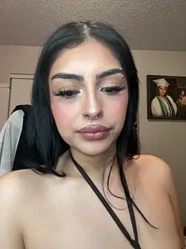 Snapshot of ThickerThanYoBitch chatting on October 2025 07:07:02 AM ThickerThanYoBitch online show from October 2025 07:07:02 AM