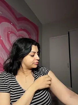 Snapshot of ThickerThanYoBitch chatting on February 2026 11:41:01 AM ThickerThanYoBitch online show from February 2026 11:41:01 AM