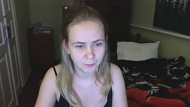 Snapshot of Riley_Roo chatting on December 2024 08:50:02 PM Riley Roo online show from December 2024 08:50:02 PM