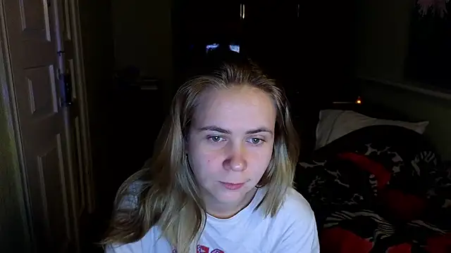 Snapshot of Riley_Roo chatting on December 2024 06:42:02 PM Riley Roo online show from December 2024 06:42:02 PM