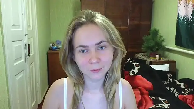 Snapshot of Riley_Roo chatting on December 2024 05:42:01 PM Riley Roo online show from December 2024 05:42:01 PM