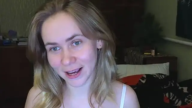 Snapshot of Riley_Roo chatting on December 2024 08:47:02 PM Riley Roo online show from December 2024 08:47:02 PM