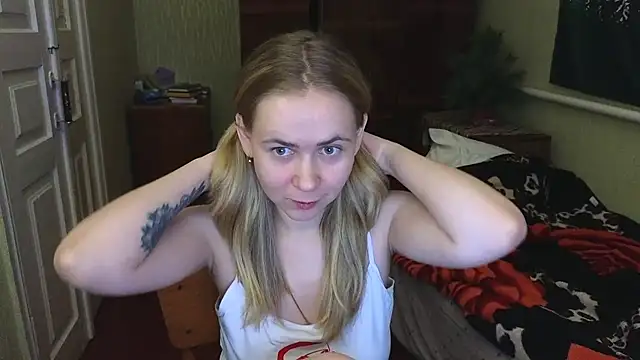 Snapshot of Riley_Roo chatting on December 2024 05:31:02 PM Riley Roo online show from December 2024 05:31:02 PM