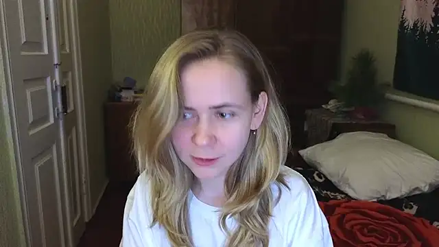 Snapshot of Riley_Roo chatting on December 2024 09:43:01 PM Riley Roo online show from December 2024 09:43:01 PM