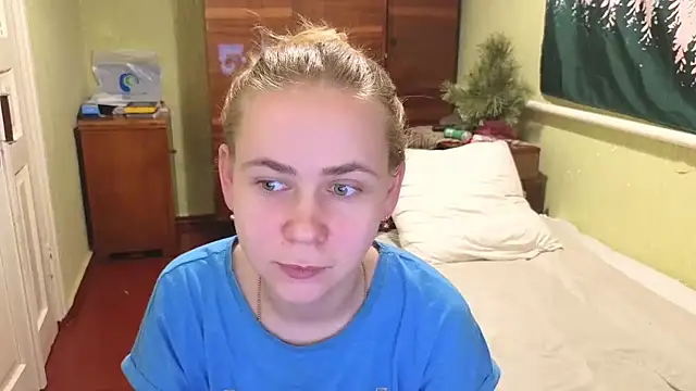 Snapshot of Riley_Roo chatting on January 2025 07:05:01 PM Riley Roo online show from January 2025 07:05:01 PM