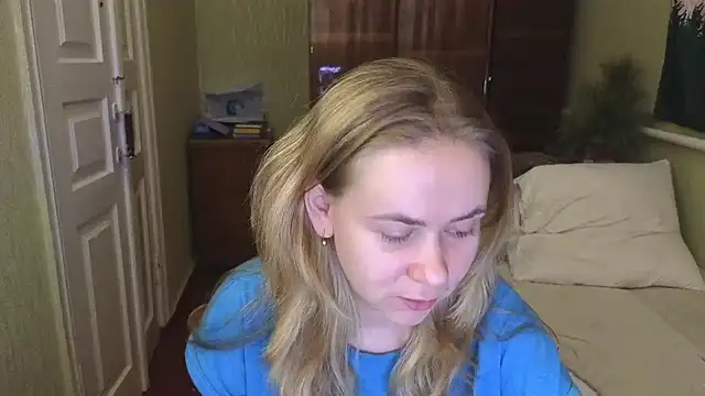 Snapshot of Riley_Roo chatting on January 2025 05:58:01 PM Riley Roo online show from January 2025 05:58:01 PM