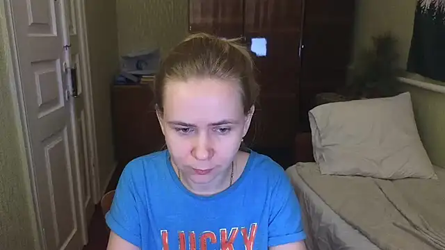 Snapshot of Riley_Roo chatting on January 2025 08:58:02 PM Riley Roo online show from January 2025 08:58:02 PM