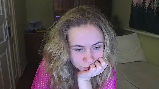 Snapshot of Riley_Roo chatting on January 2025 05:27:01 PM Riley Roo online show from January 2025 05:27:01 PM